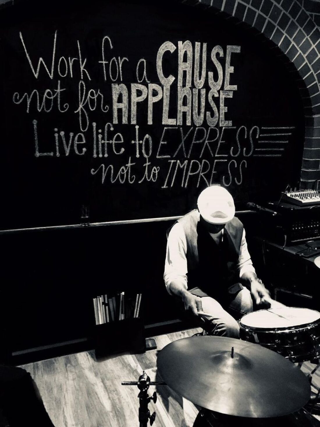 Bluesman dies